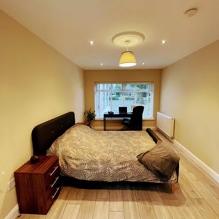 Private 2 Bed *